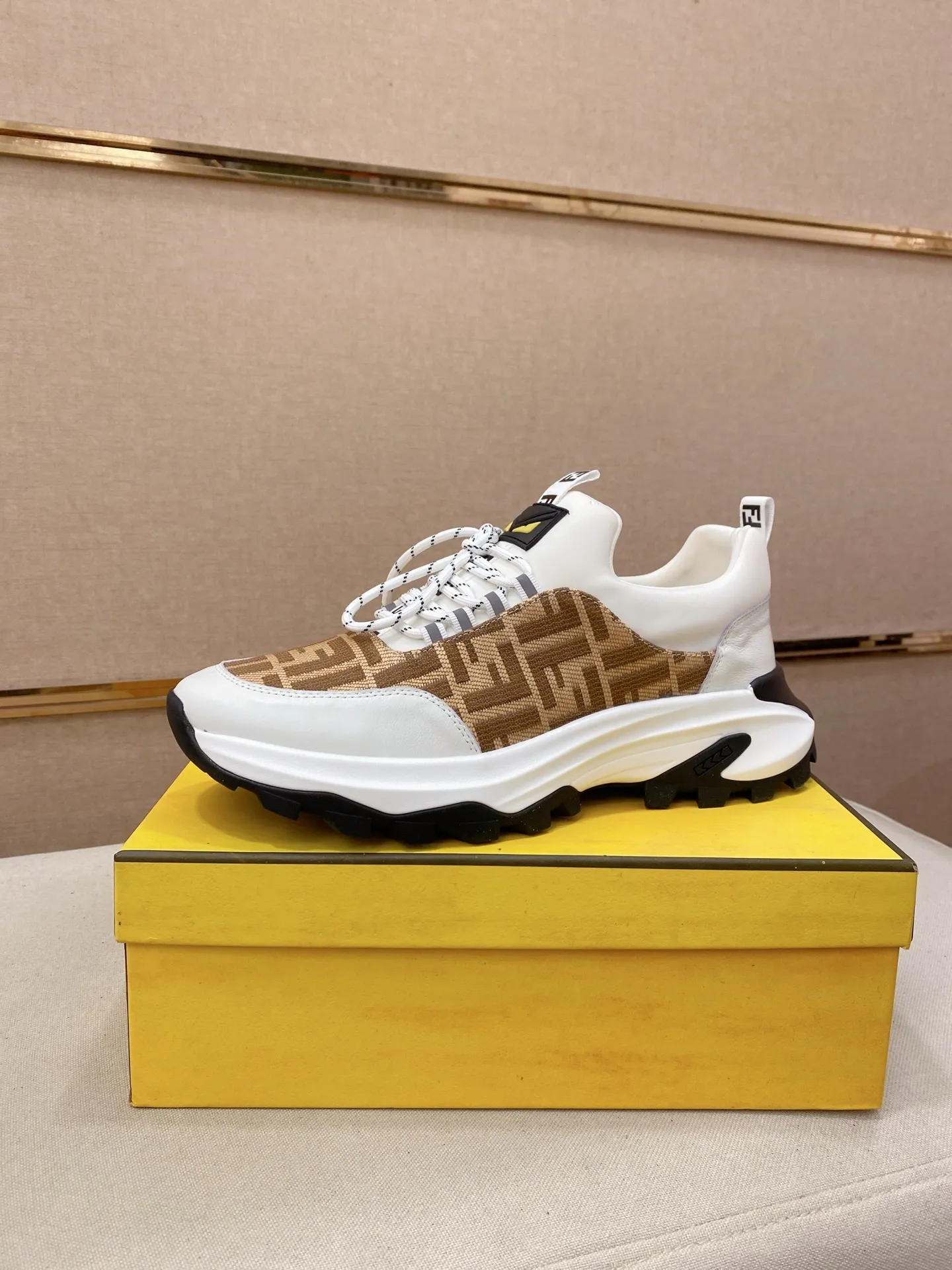 Men's shoes 💰 462💰 (fendi) New style 👊🏻 upper 🇮🇹 imported cowhide fabric 🇩🇪 lining imported sheepskin lining. The original outsole is molded to highlight the identity of every man, and the upper foot is elegant and stable🚶🏻🚶🏻The high-end custom counters reproduce the original version📯No matter the wind or rain, the shoe last remains unchanged and can withstand the verification of time🔍️,🔵 Size: 38-44
